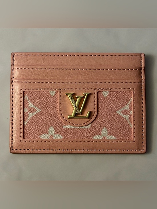 The Unbranded Brand Accessories - New ! Pink Card & Key Holder with Gold LV Emblem